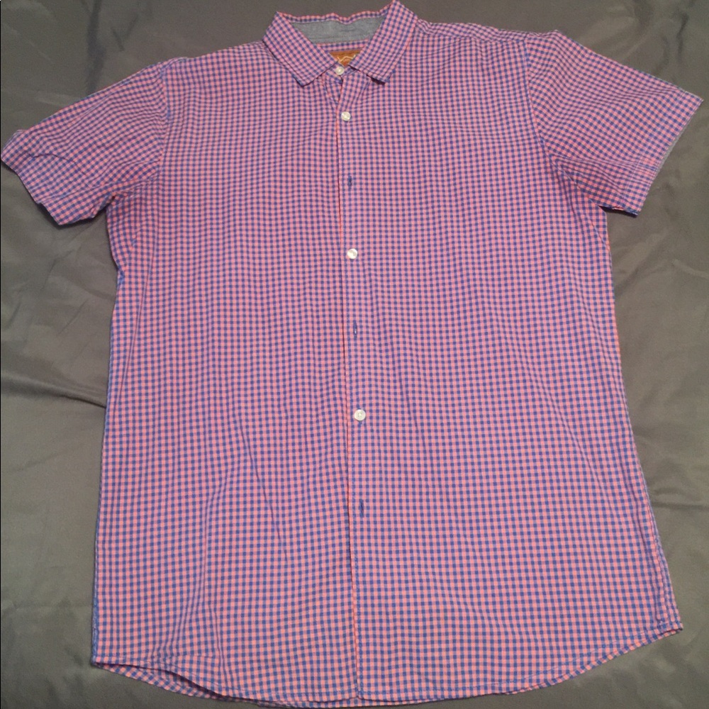 Short sleeved casual button down dress shirt